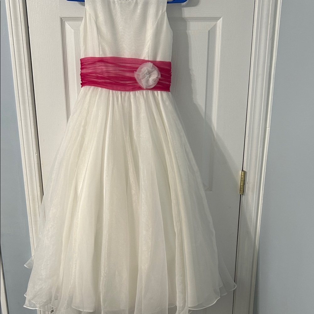 Elegant White and Pink princess gown size 16